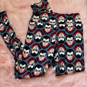 LuLaRoe Dracula printed leggings 率‍♂️